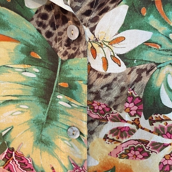 C.L.O.T.H.E.S. 100% Silk Women's fun colorful button down blouse Sz L Resortwear - Picture 3 of 7